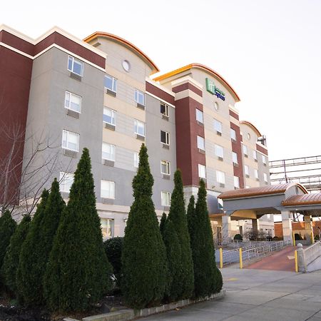 Holiday Inn Express Maspeth By Ihg New York Exterior foto