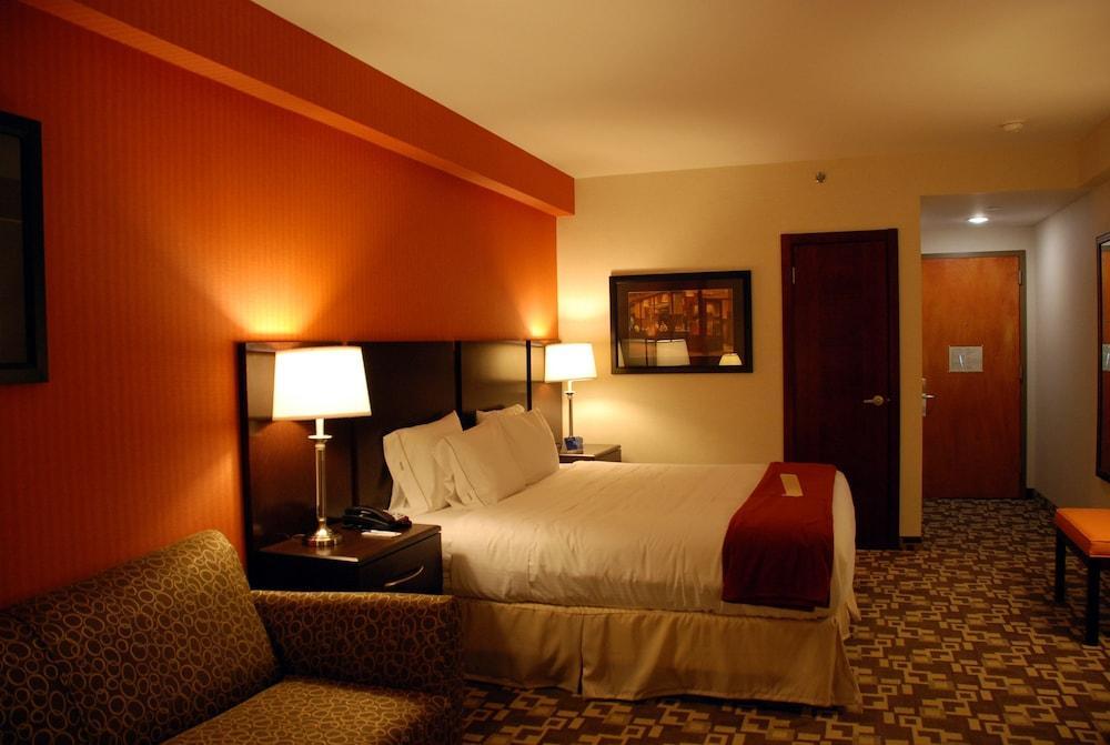 Holiday Inn Express Maspeth By Ihg New York Exterior foto